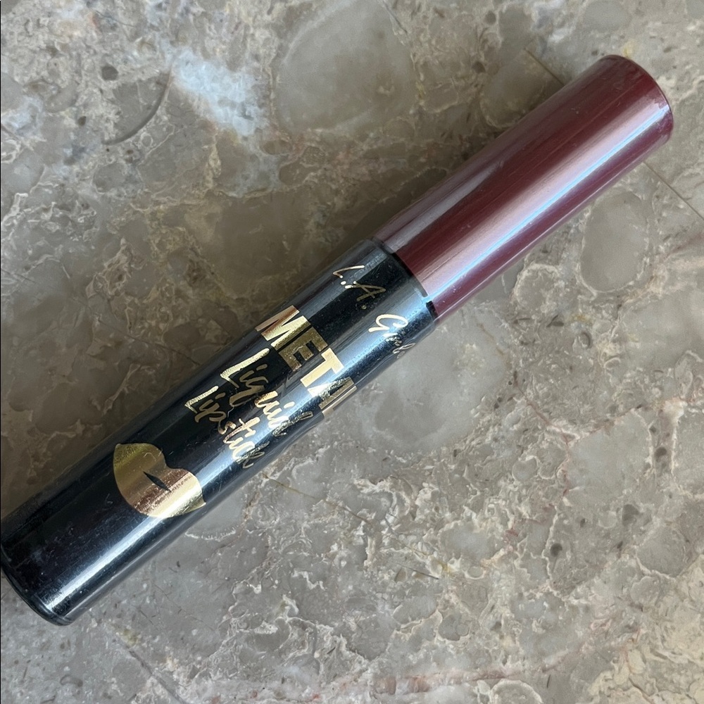 L.A. Girl Metal Liquid Lipstick - Illuminate - Picture 4 of 4